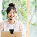 社会人におすすめのオンライン英会話は！オフラインとはどう違う？