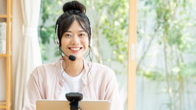 社会人におすすめのオンライン英会話は！オフラインとはどう違う？