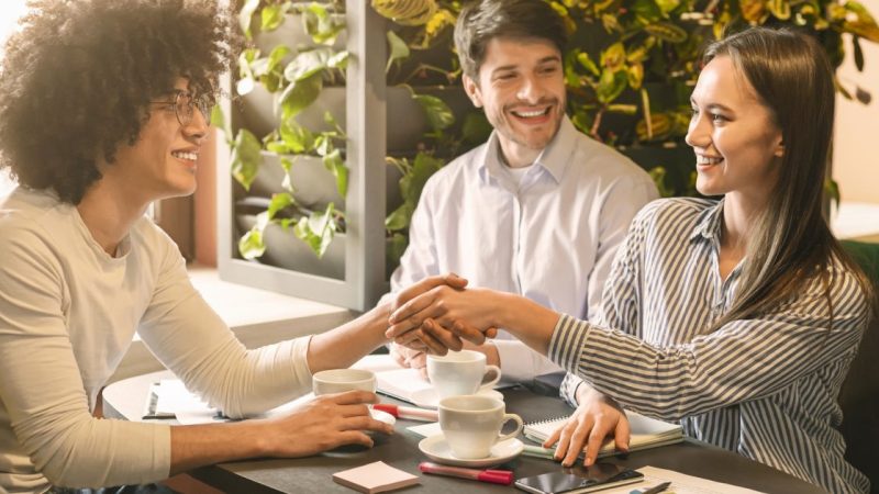 よろしくを英語で言える？シーン別「よろしくお願いします」の英語表現を解説