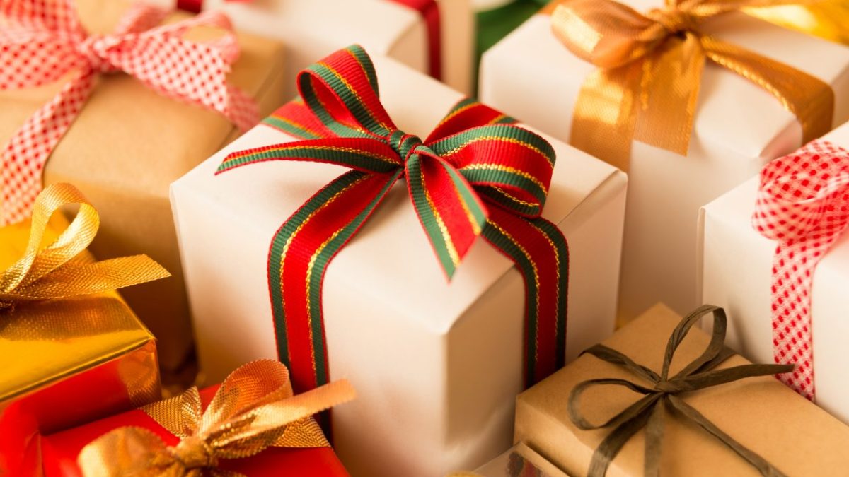 プレゼント」は英語で”present”とお同じ使い方？「プレゼントする」の言い方も解説| Kimini英会話