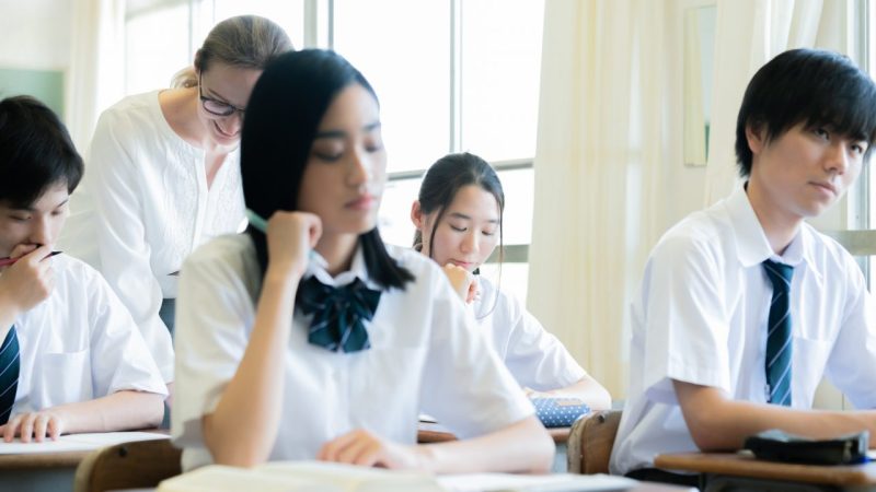 高校に入ると英語が苦手になる人続出！成績を落とさない勉強法もご紹介！