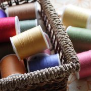「糸」を表す英語は全部で3種類！布や生地を表す言葉も含めて、それぞれの使い分けをご紹介