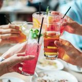 お酒って英語で何て言う？alcohol以外にもあるお酒の英語表現やフレーズを紹介！