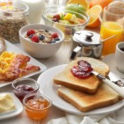 「朝食」は英語でbreakfastでいいの？世界の朝食や断食についても解説