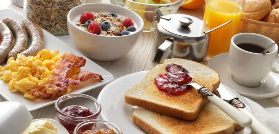 「朝食」は英語でbreakfastでいいの？世界の朝食や断食についても解説