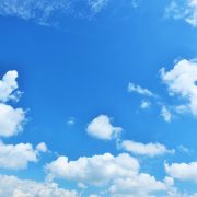 【雲に関する英語表現】慣用表現から〇〇雲まで、様々な用例をご紹介！