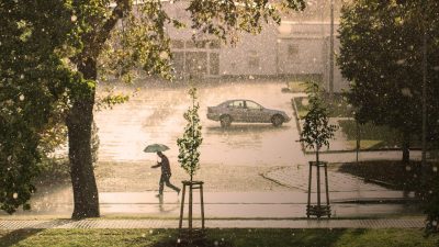 「梅雨」って英語で何て言う？日本の気候を英語で表現できるようになろう！