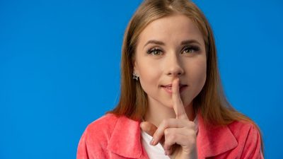 「秘密」って英語で何て言う？「secret」以外にもある秘密の表現のニュアンスを解説！