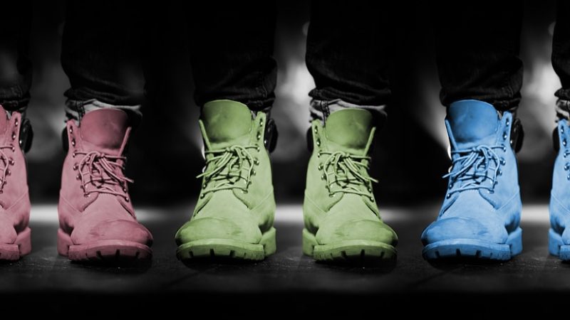 「靴」は英語で何？スニーカー、革靴、サンダル、ブーツなども紹介