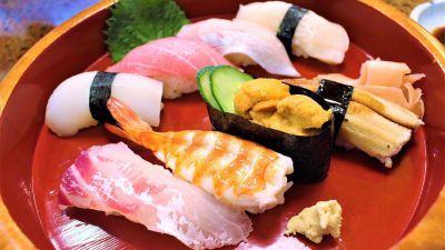 寿司は英語でも「sushi」？刺身との違いは？回転寿司はなんて言う？