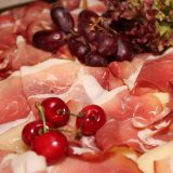 生ハムは英語でなんて言う？「raw ham」は使わない？