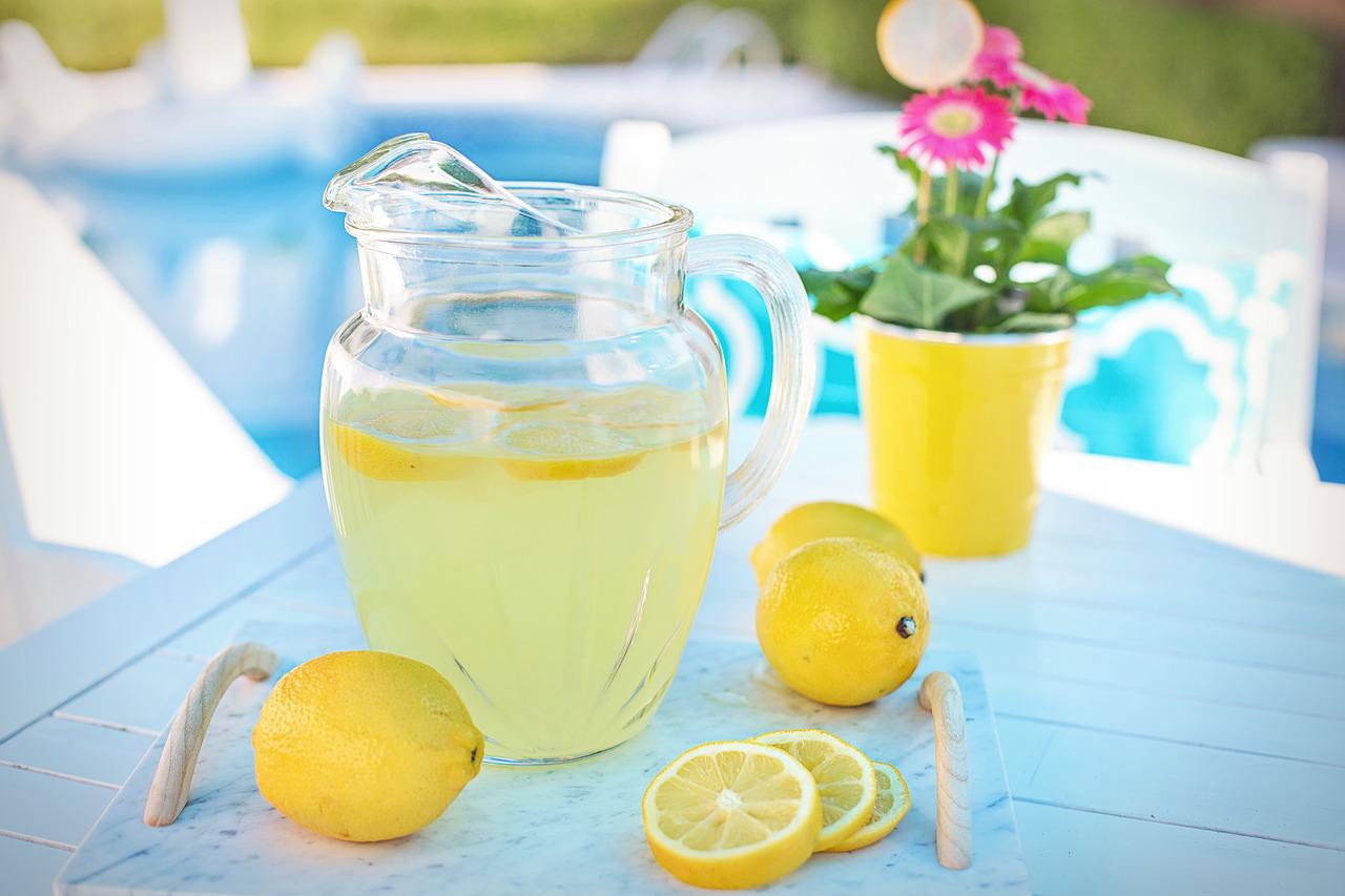 レモンのことわざ、「when life gives you lemons, just make lemonade 」って何？