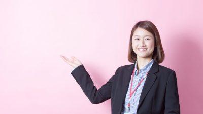 「どうぞ」は英語で何て言う？シーンに応じて適切な表現を使い分けよう！