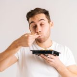 「食感」って英語でなんて言う？「もちもち」「さくさく」「ネバネバ」など紹介