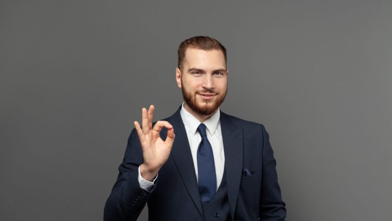 ビジネスでも使う【完璧】は英語で”perfect”だけ？中途半端は？関連表現も紹介