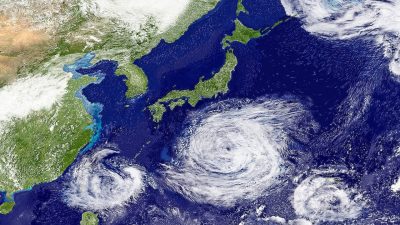 「台風」は英語でtyphoon？ハリケーンやサイクロンとの違いも徹底解説！