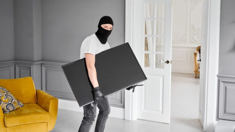 「奪う」は英語で何て言う？ニュアンスの違いによって正しい表現を使い分けよう！