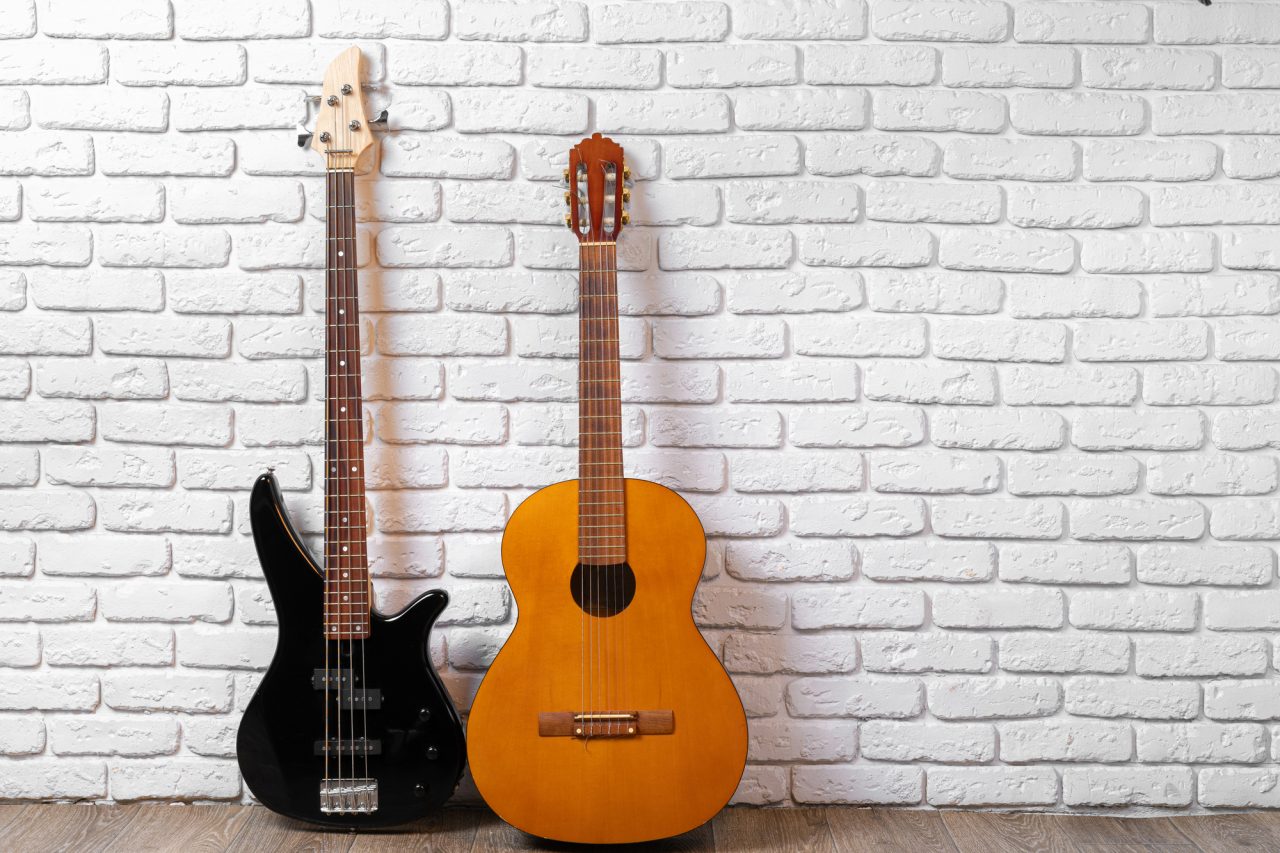 「アコースティックギター」「エレキギター」、いろいろなギター英語で言ってみよう！