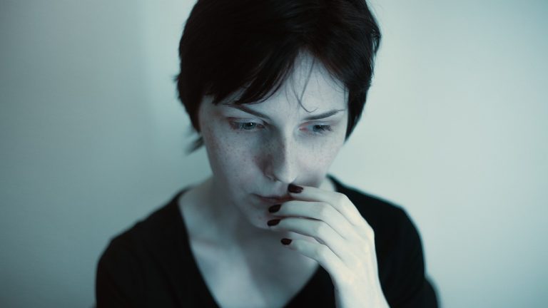 「重い」は英語で何て言う?「気が重い」「愛が重い」などを含めて解説!| Kimini英会話