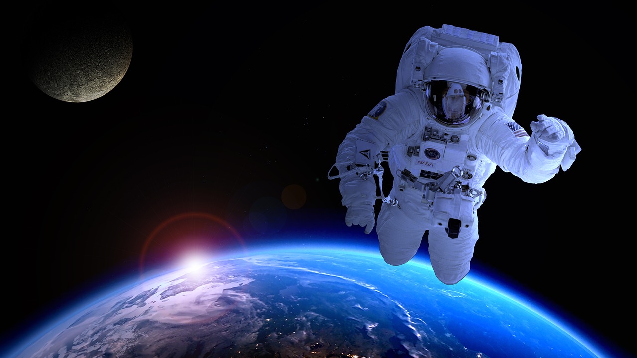 「宇宙飛行士」は英語で何て言う？宇宙飛行士になるために必要な英語力も解説！
