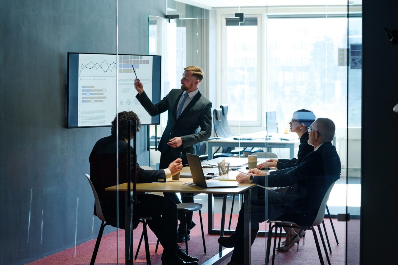 英語のプレゼンテーションは日本語の「プレゼン」と違う？注目ポイントを徹底紹介！| Kimini英会話