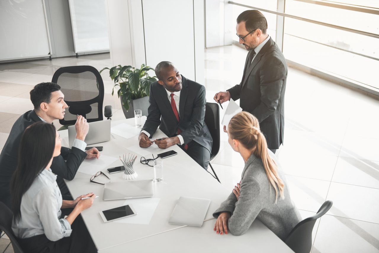 「上司」って英語で何？会社でのコミュニケーション英語を紹介| Kimini英会話