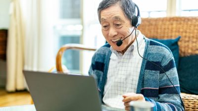 シニアからオンライン英会話は始められる？メリットとデメリットや学習効果をご紹介