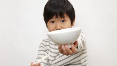 「おかわり」は英語で何と言う？「おかわりください」等の関連表現も紹介