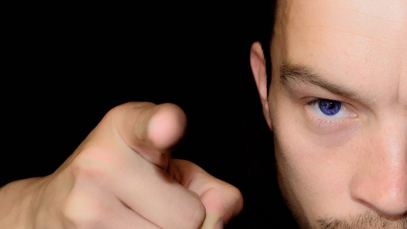 「命令」を英語でなんて言う？自然な使い方・命令文を例文付きで紹介