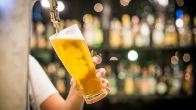 「生」って英語でなんて言う？「生ビール」は「raw beer」なの？