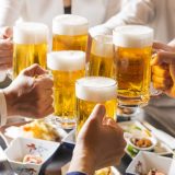 飲み会に関連する英語。誘い方・誘われた時の返事・お酒のオーダーから急性アルコール中毒まで