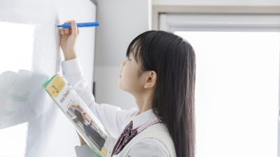 【最新情報】中学英語の教科書｜教科書準拠のオンライン英会話も紹介