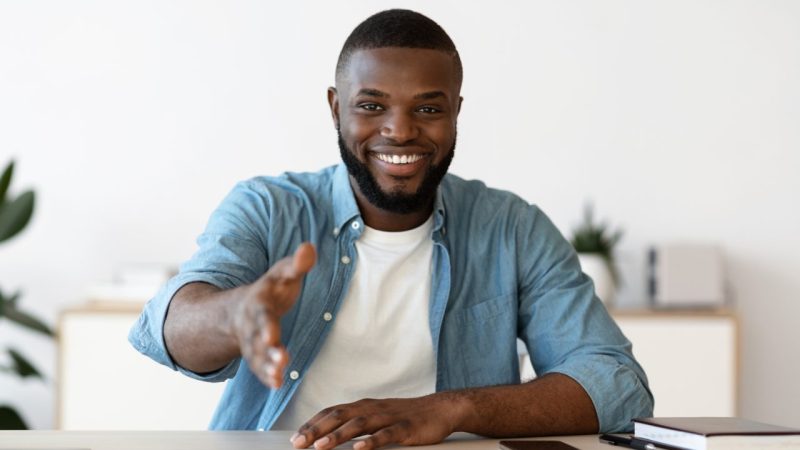 英語で「あなたの名前は何ですか？」「私の名前は〇〇です」正しい聞き方と発音を紹介