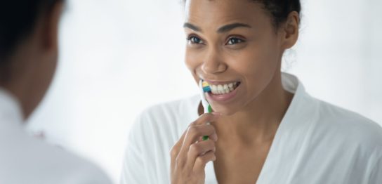 「歯磨き」は英語で何て言う？歯磨きのときに使える単語やフレーズなどを詳しく解説