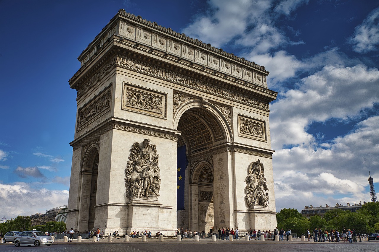 パリの「エトワール凱旋門」の英語