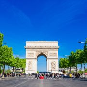 「凱旋門」の英語は？パリのエトワール凱旋門や凱旋門賞など有名どころの表現を紹介