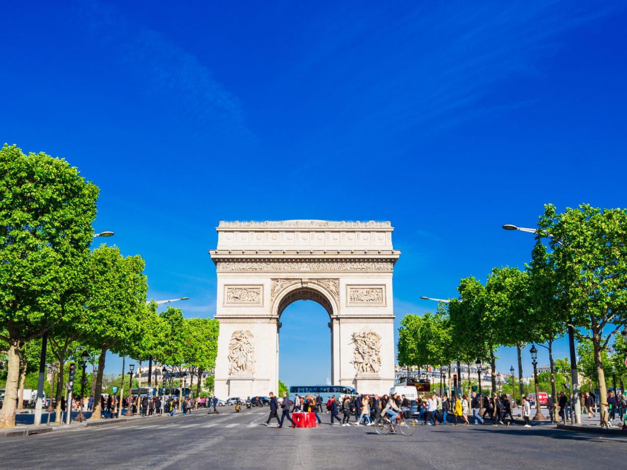 「凱旋門」の英語は？パリのエトワール凱旋門や凱旋門賞など有名どころの表現を紹介