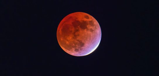 「月食（月蝕）」は英語で何て言う？ 皆既月食や日食も含めて詳しく解説！