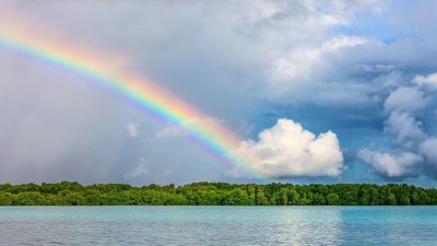 「虹」の英語を幅広く知ろう。虹がかかる・虹が消える・虹の7色の表現、そしてrainbowとLGBTQ+も