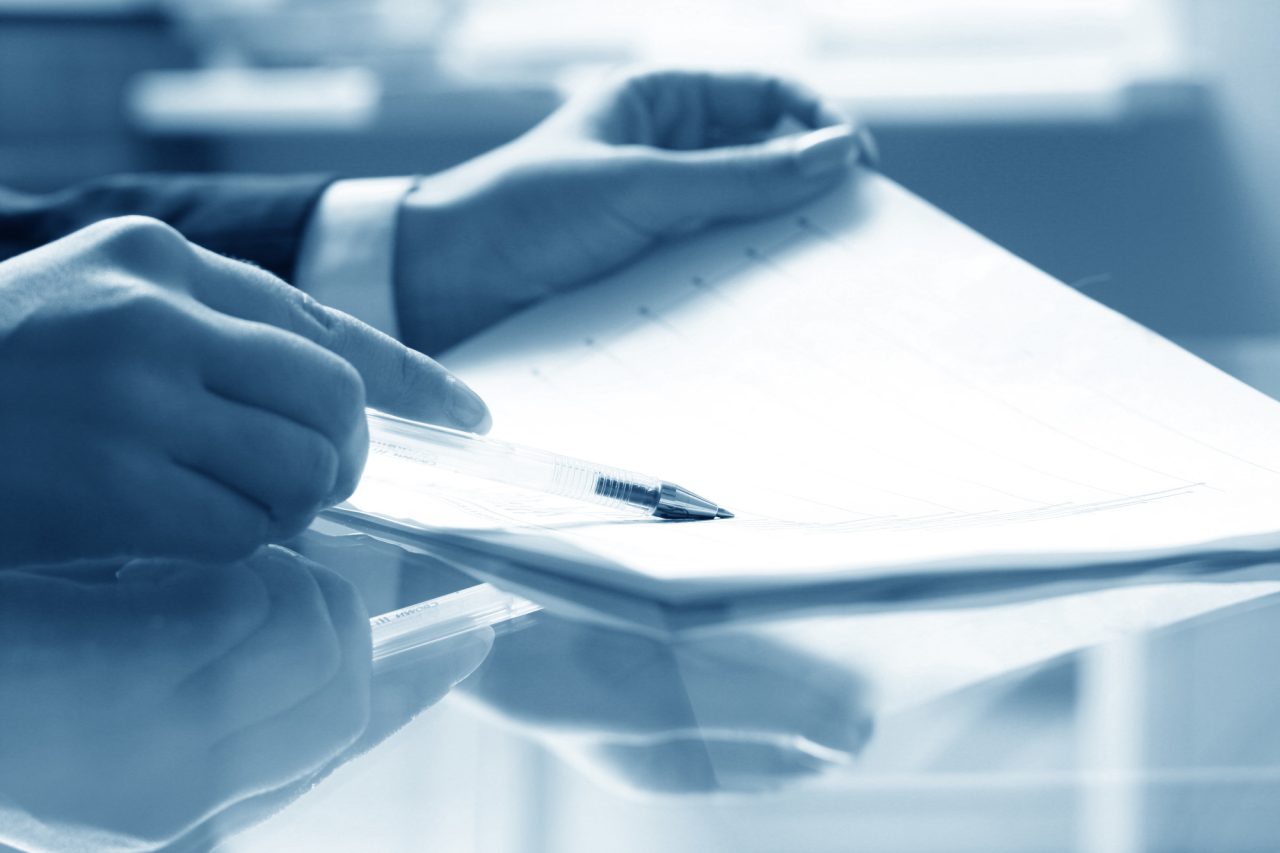 レポートって英語で何て言う？提出や締め切りの表現もご紹介