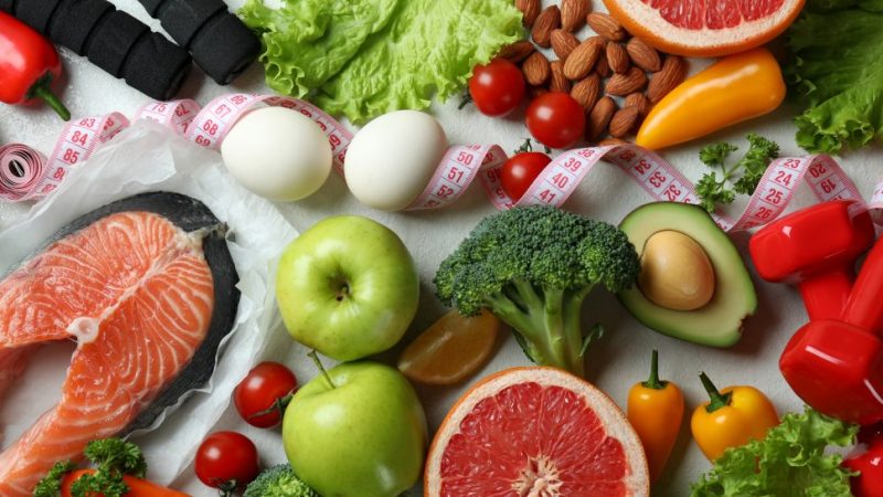 “diet”が表す3つの意味｜「ダイエット」との違いと関連英語を紹介！