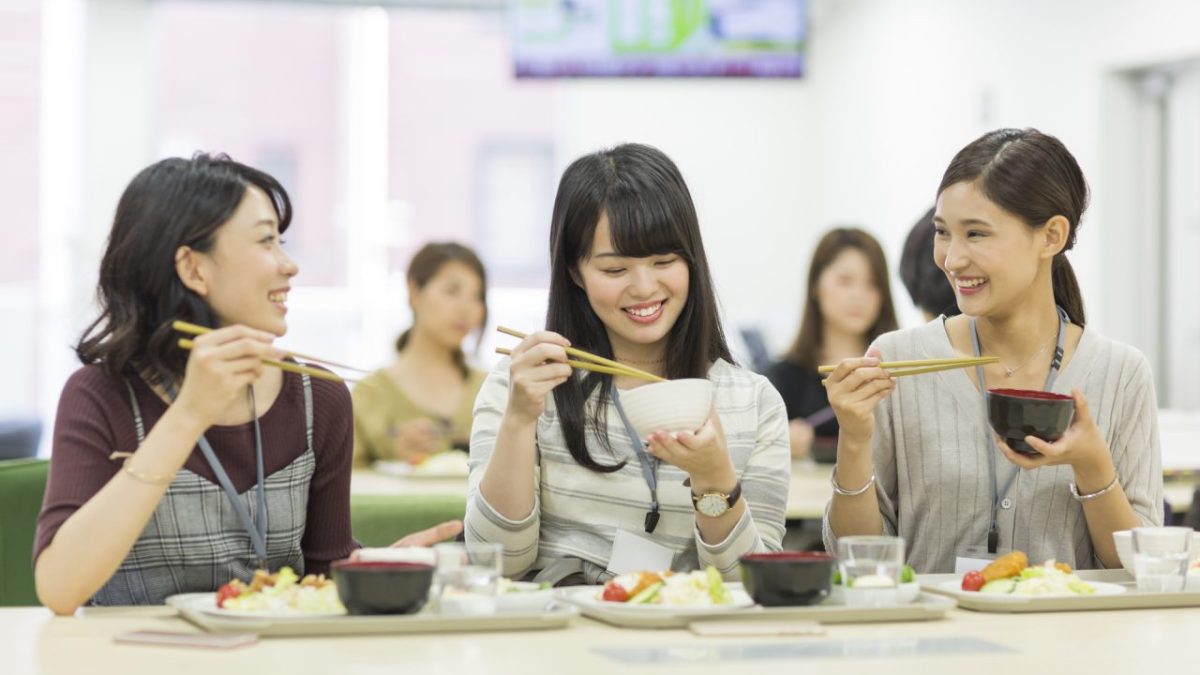 「食堂」って英語でなんていうの？「大衆食堂」「学食」「社食」なども紹介！