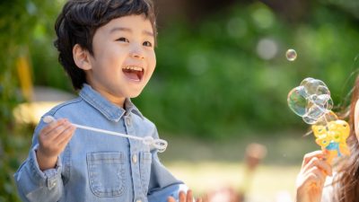 「一日中」って英語でなんていうの？「一日中」の英語表現や実際の使用例を紹介！