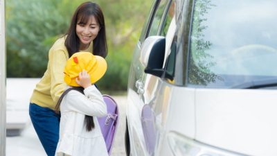 pick upの意味って？ネイティブが使う本当の意味、正しい使い方やスラングを解説