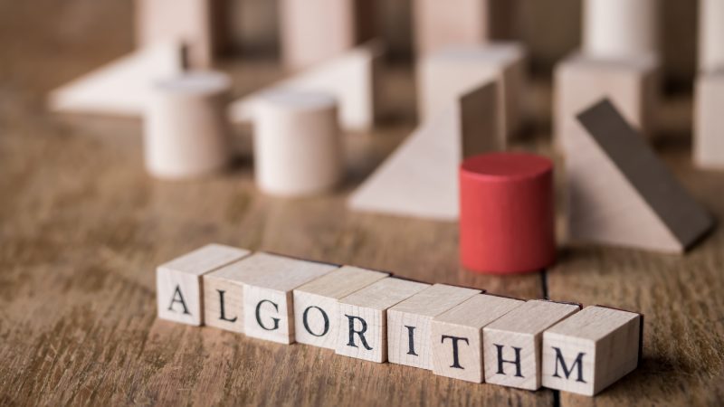 アルゴリズムの意味とは？アルゴリズムに関する言葉や英語表現を紹介