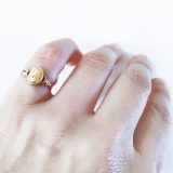 「ピンキーリング」は英語？”pinky ring”や宝石に込められた意味を詳しく解説！