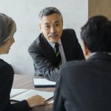 【persuade】の意味とは？「説得する」の英語、convinceとの違いも解説