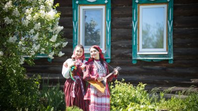 英語を通じて世界の音楽文化を探る｜ロシア「バラライカ音楽」