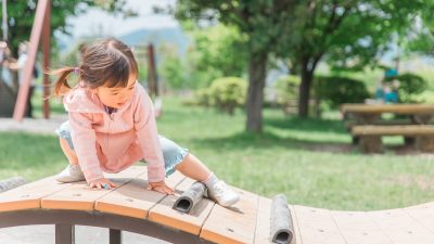 “get down”はどういう意味？簡単そうに見えて実は様々な意味があるフレーズ