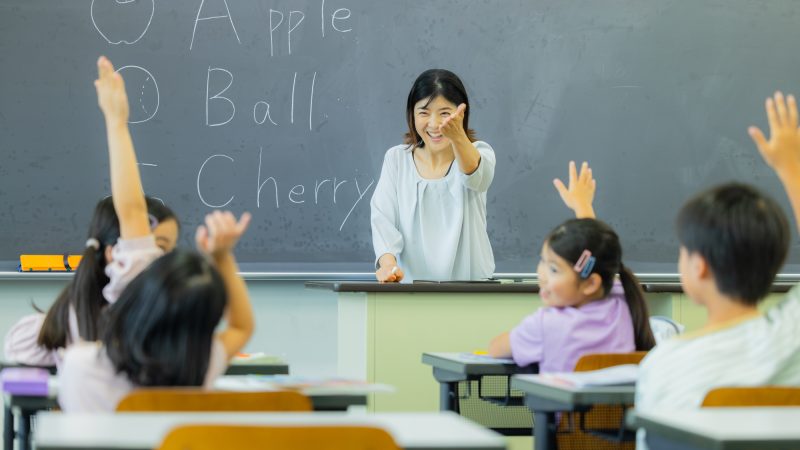 英語教育が小学校で必須科目になる理由は？データや公式見解から解説